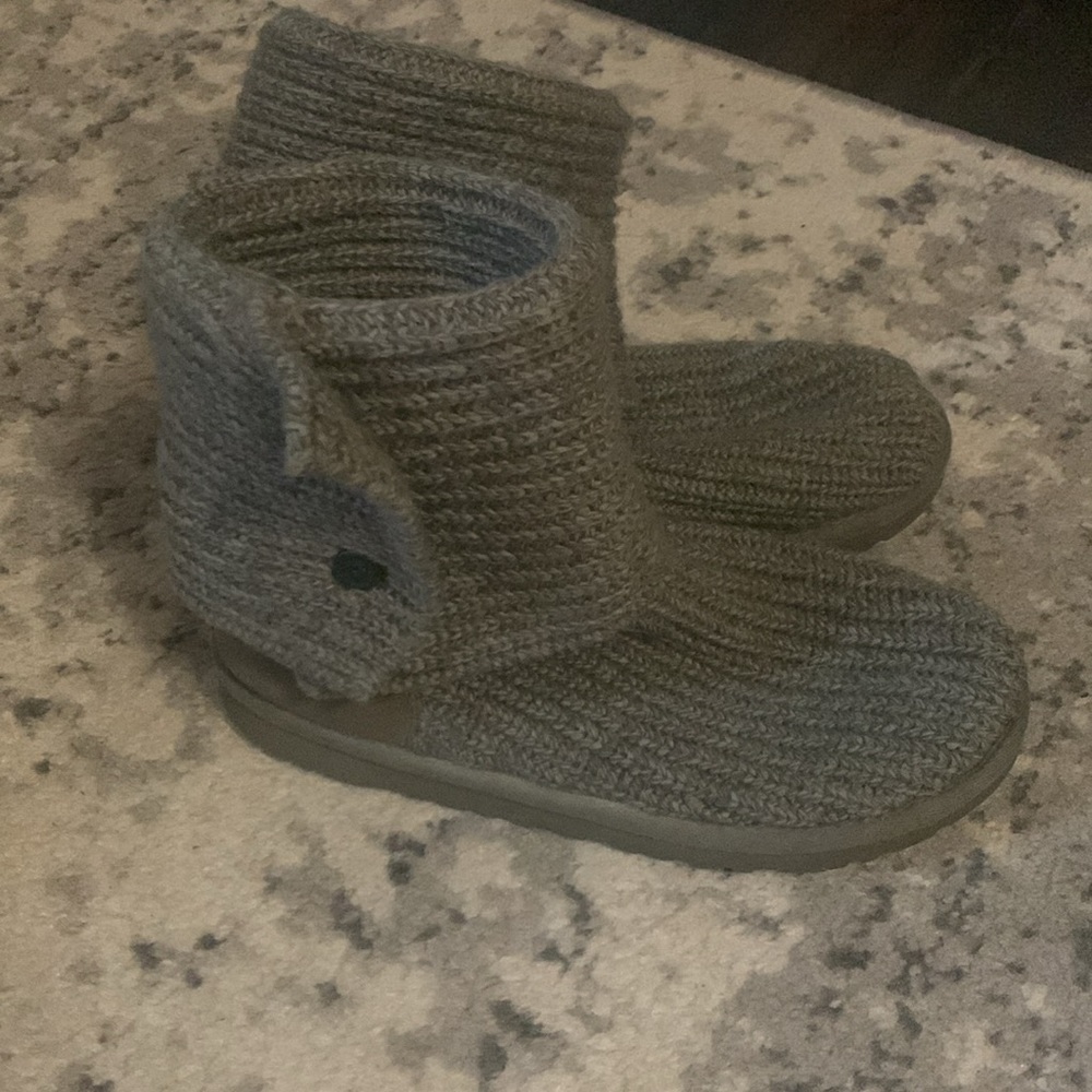 Uggs kids 6 (women’s size 8) 🔥🔥🔥 - Picture 4 of 4